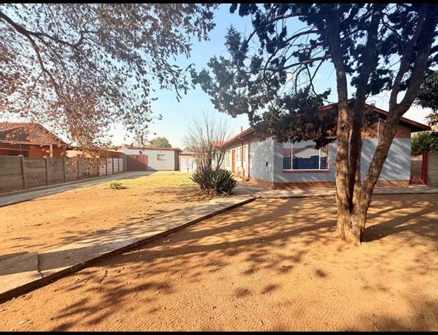 3 BEDROOM HOUSE FOR SALE IN VANDERBIJLPARK CE 4